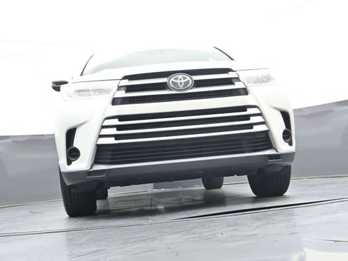 Used 2018 Toyota Highlander LE FWD image 37