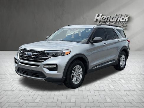 Used 2023 Ford Explorer XLT w/ Equipment Group 202A RWD image 5