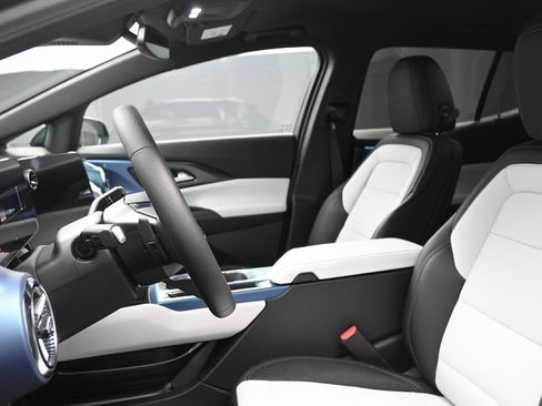 Used 2026 Chevrolet Equinox EV LT image 16