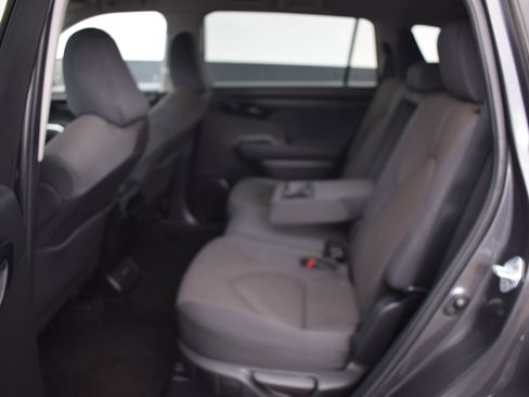Used 2024 Toyota Highlander LE AWD/4WD image 15