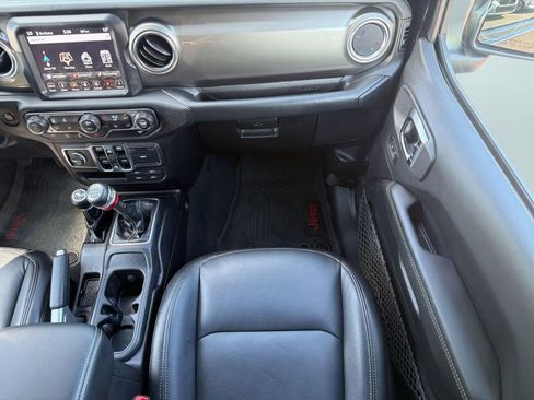 Used 2018 Jeep Wrangler Unlimited Sahara AWD/4WD image 28