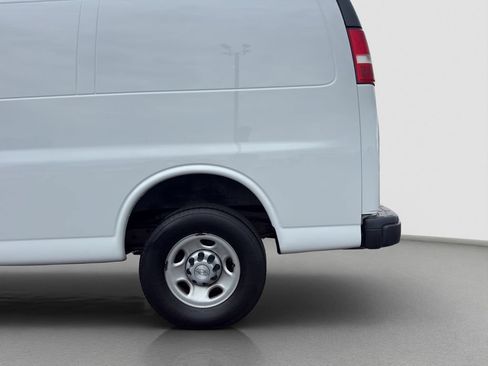 Used 2018 Chevrolet Express 2500 w/ Driver Convenience Package RWD image 19
