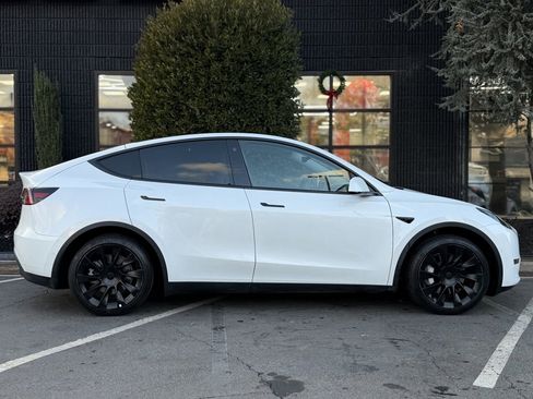 Used 2021 Tesla Model Y Long Range image 20
