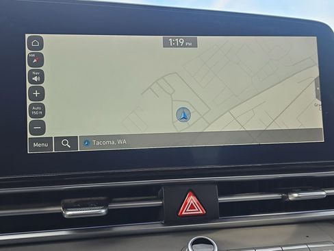 Used 2024 Hyundai Elantra SEL image 24