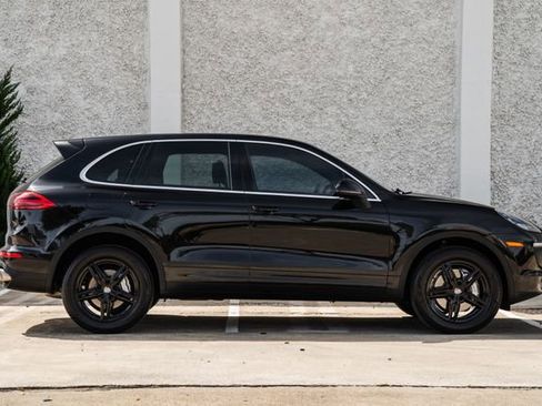 Used 2015 Porsche Cayenne S image 13