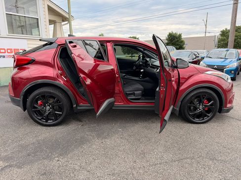 Used 2018 Toyota C-HR XLE FWD image 18