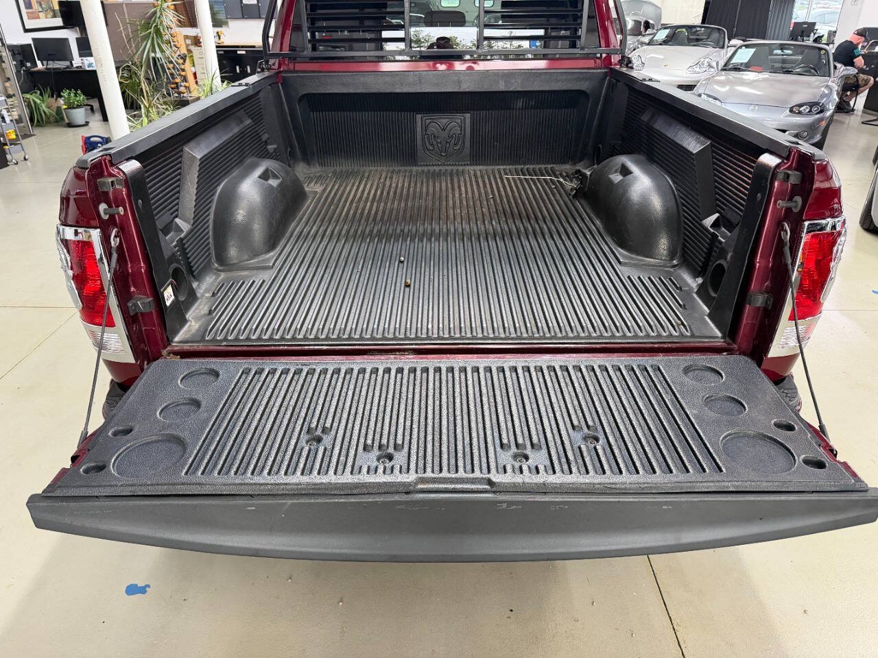 Used 2018 RAM 1500 Express w/ Express Value Package AWD/4WD image 9