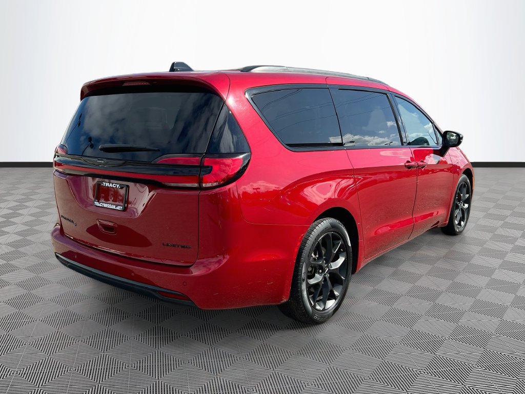 Used 2025 Chrysler Pacifica Limited FWD image 7