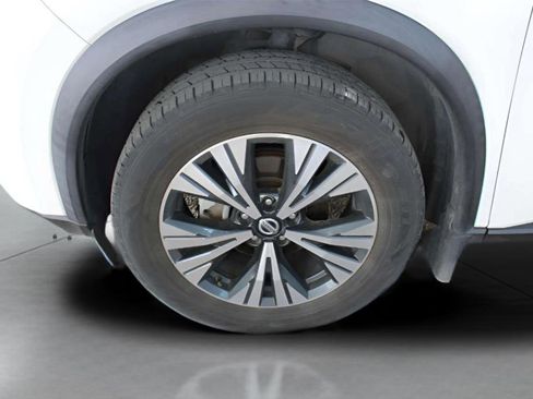 Used 2021 Nissan Rogue SV w/ Premium Package image 16