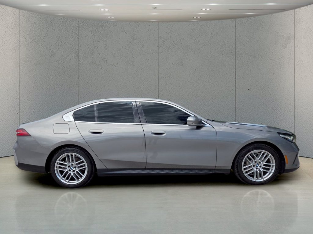 Used 2024 BMW 530i xDrive w/ Premium Package AWD/4WD image 3