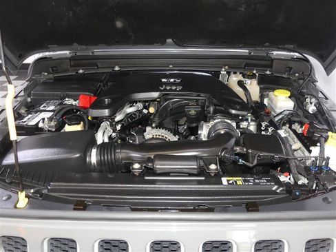 Used 2018 Jeep Wrangler Unlimited Sahara image 12