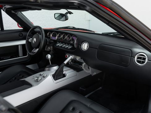 Used 2005 Ford GT RWD image 18