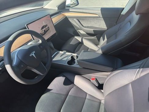 Used 2023 Tesla Model 3 Standard Range image 9