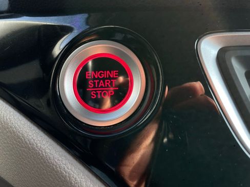 Used 2016 Honda Pilot Touring image 22