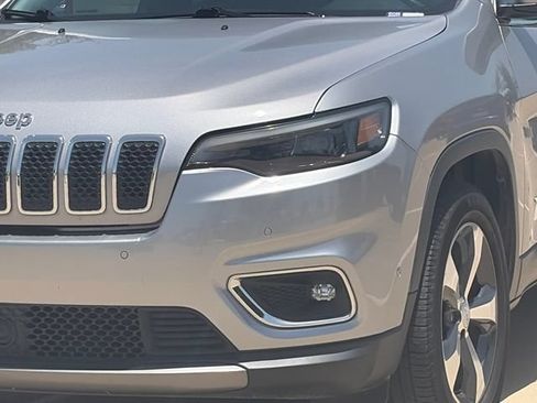 Used 2019 Jeep Cherokee Limited w/ Technology Group AWD/4WD image 4