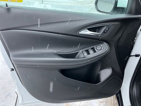 Used 2021 Buick Encore GX Select image 18