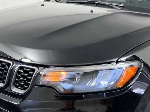 Used 2025 Jeep Compass Latitude w/ Convenience Group AWD/4WD image 11