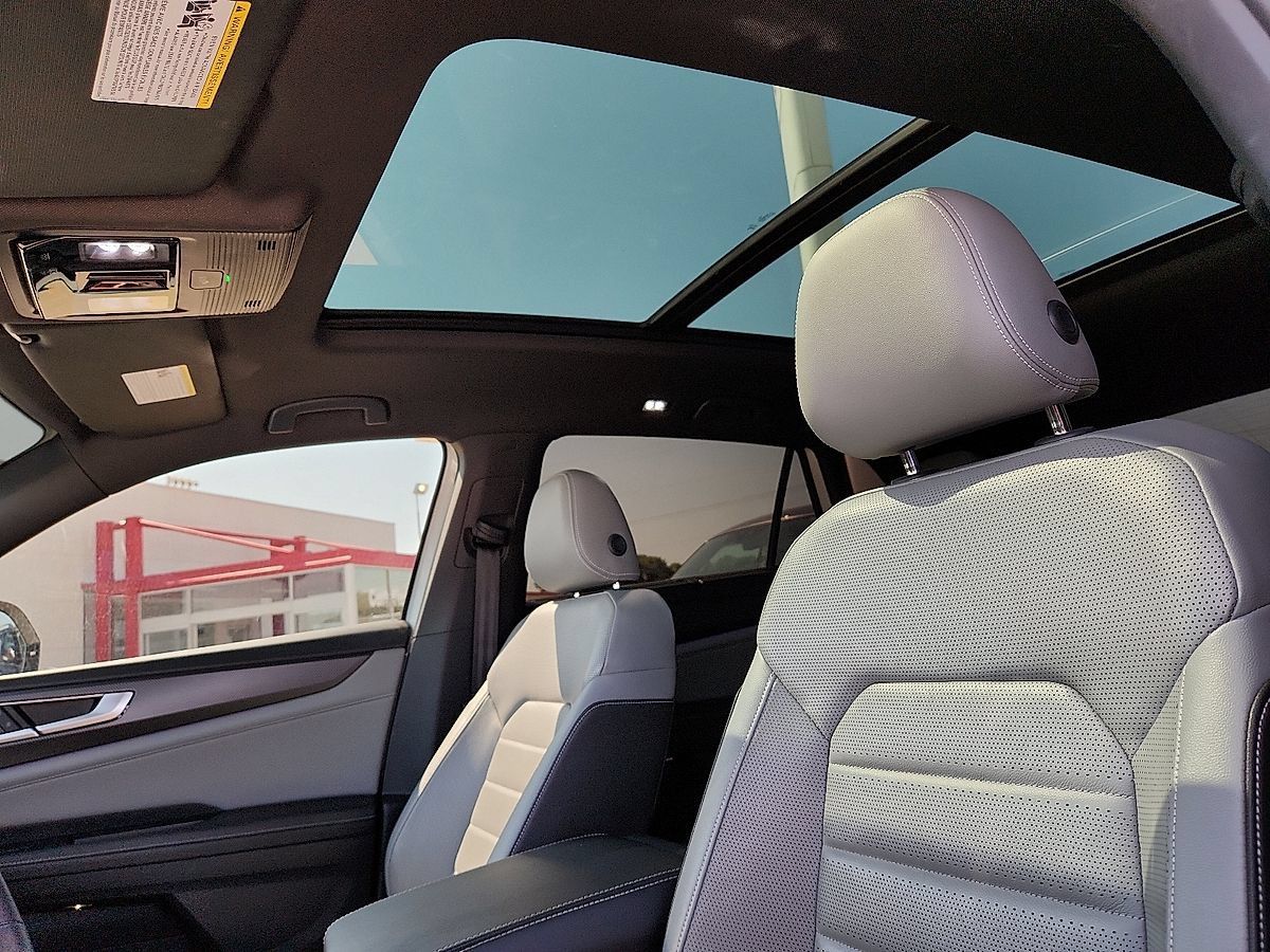 Used 2024 Volkswagen Atlas Cross Sport SEL AWD/4WD image 7
