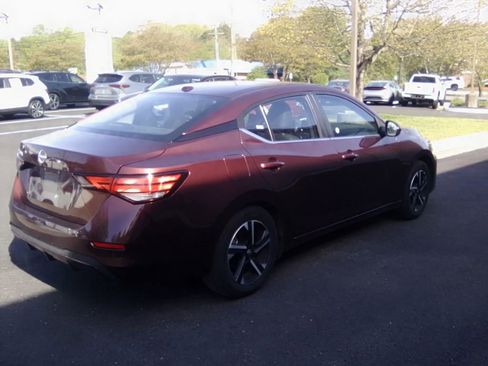 Used 2025 Nissan Sentra SV image 4