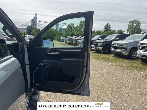 Used 2025 Chevrolet Silverado 1500 LTZ AWD/4WD image 47
