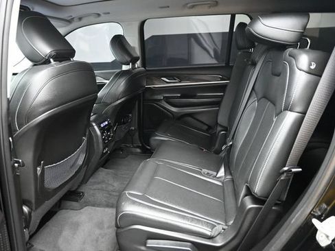 Used 2023 Jeep Grand Cherokee L Limited AWD/4WD image 11
