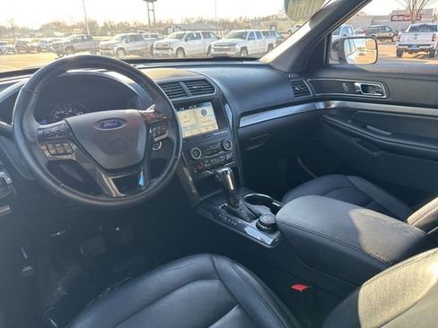 Used 2018 Ford Explorer XLT w/ Equipment Group 202A AWD/4WD image 6