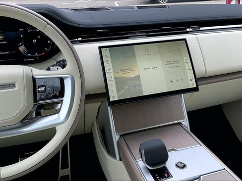 New 2026 Land Rover Range Rover Long Wheelbase SE AWD/4WD image 6