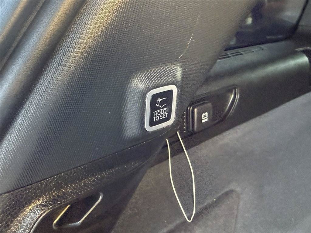 Used 2023 Jeep Grand Cherokee Overland AWD/4WD image 21
