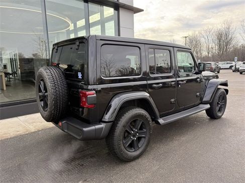 Used 2021 Jeep Wrangler Unlimited Sahara image 2