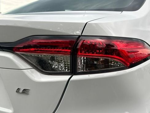 Used 2023 Toyota Corolla LE w/ LE Convenience Package FWD image 11
