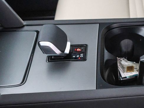 Used 2025 Land Rover Discovery Sport S image 26