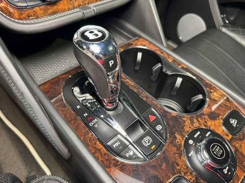 Used 2018 Bentley Bentayga image 30