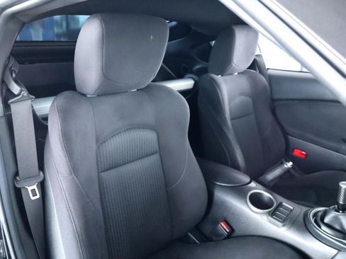 Used 2017 Nissan 370Z Coupe RWD image 31