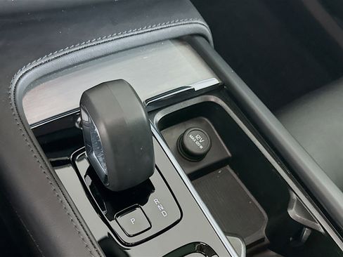 Used 2024 Volvo XC90 B5 Core w/ Protection Package image 24