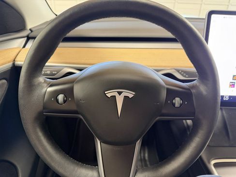 Used 2024 Tesla Model Y Long Range AWD/4WD image 15
