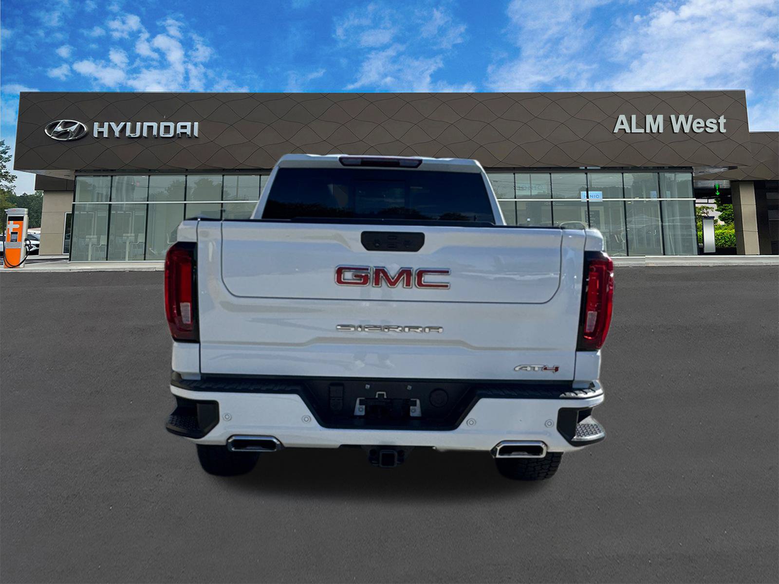 Used 2023 GMC Sierra 1500 AT4 w/ AT4 Premium Package AWD/4WD image 6