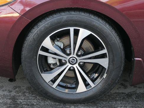 Used 2020 Nissan Sentra SV image 11