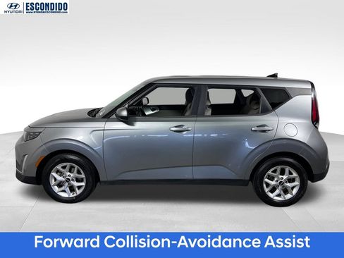 Used 2023 Kia Soul LX w/ LX Technology Package FWD image 3
