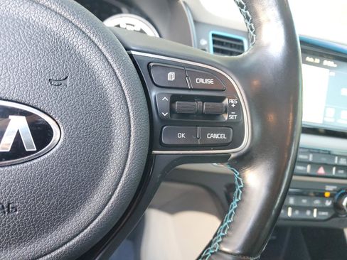 Certified 2017 Kia Niro Touring image 30