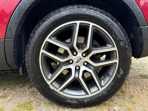 Used 2017 Ford Explorer Sport w/ Equipment Group 401A AWD/4WD image 13