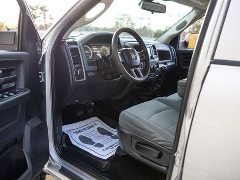 Used 2013 RAM 2500 Tradesman w/ Chrome Appearance Group image 23