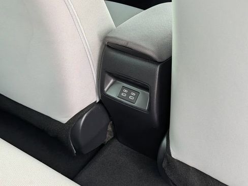 Used 2025 Toyota Corolla LE FWD image 29