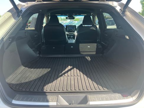 Used 2022 Toyota Venza image 12