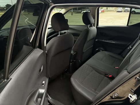 Used 2021 Nissan Kicks S FWD image 17