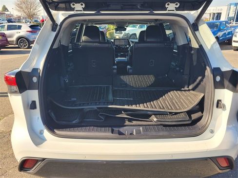 Used 2021 Toyota Highlander Limited image 11
