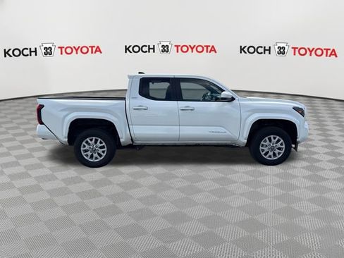 Used 2025 Toyota Tacoma SR5 AWD/4WD image 9
