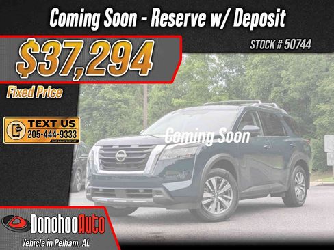 Used 2025 Nissan Pathfinder SL FWD image 1