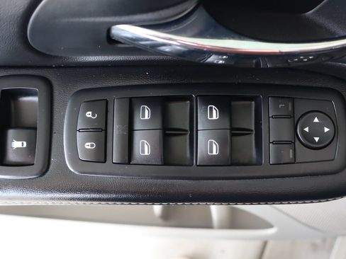 Used 2012 Chrysler Town & Country Touring w/ Entertainment Group #1 FWD image 15