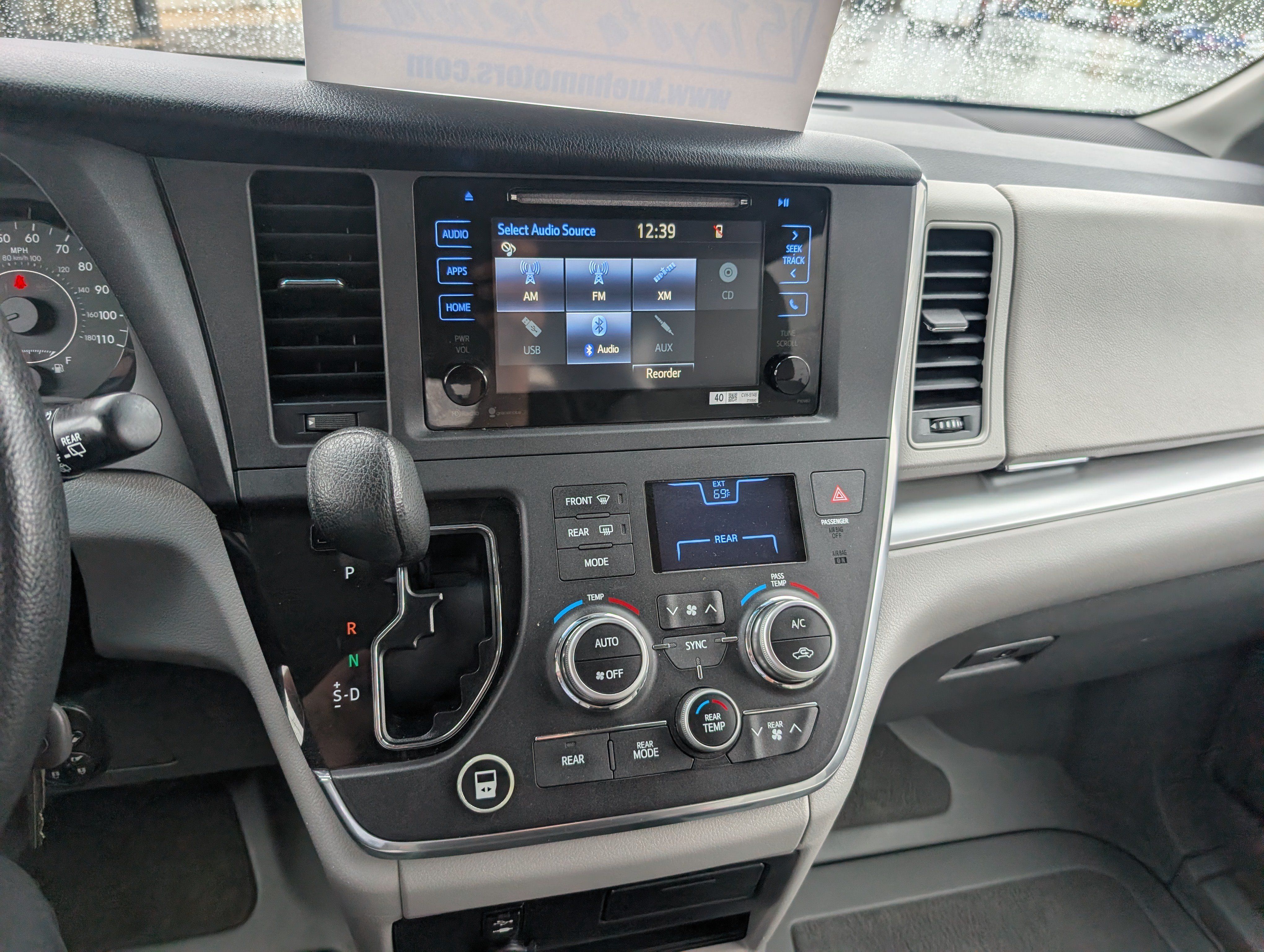 Used 2015 Toyota Sienna LE FWD image 19