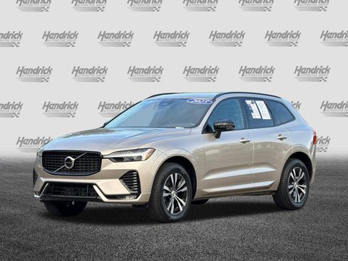 Used 2025 Volvo XC60 B5 Core image 9